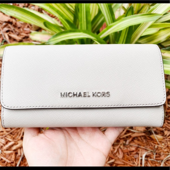 ‼️SALE‼️Michael Kors large satchel +wallet SET - Picture 2 of 7